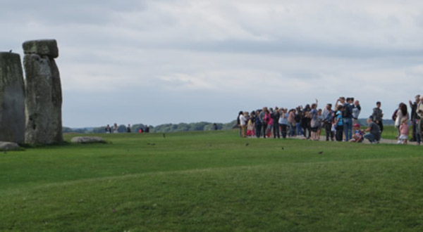 Stonehenge crowds