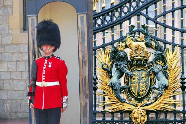 Windsor Castle & Buckingham Palace